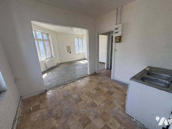 cambrai. immeuble locatif composé de trois appartements