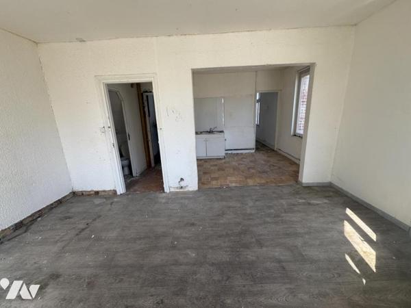 cambrai. immeuble locatif composé de trois appartements
