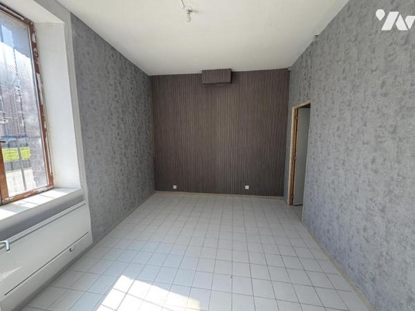 cambrai. immeuble locatif composé de trois appartements