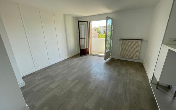 Appartement à vendre    1 pièce • 29,69 m2 Antony