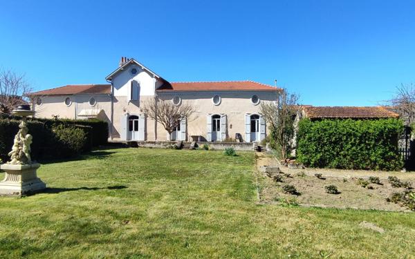 Maison à vendre    8 pièces •  Vic-en-Bigorre