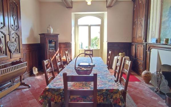 Maison à vendre    8 pièces •  Vic-en-Bigorre