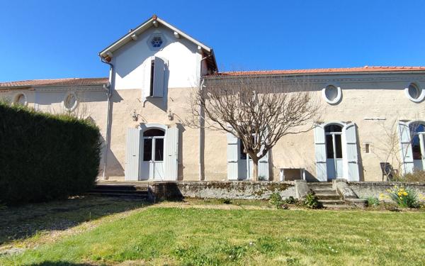 Maison à vendre    8 pièces •  Vic-en-Bigorre