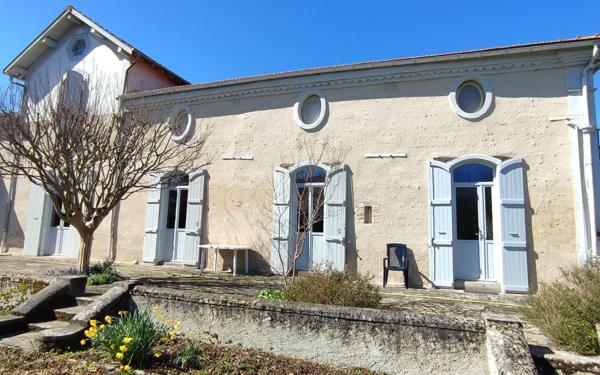 Maison à vendre    8 pièces •  Vic-en-Bigorre