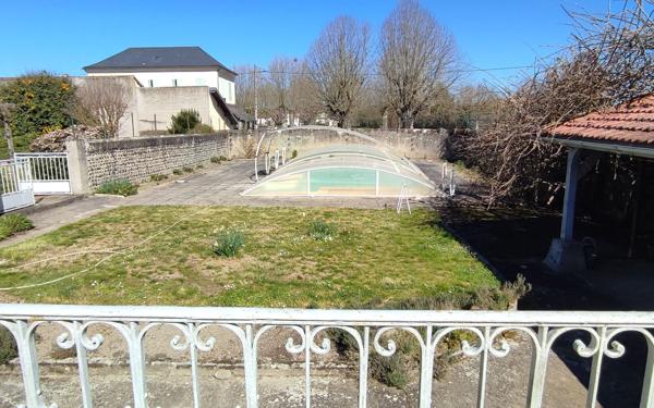 Maison à vendre    8 pièces •  Vic-en-Bigorre