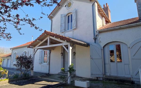 Maison à vendre    8 pièces •  Vic-en-Bigorre
