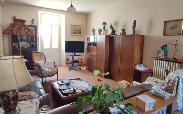 Maison à vendre    8 pièces •  Vic-en-Bigorre