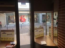 Local Commercial
        
        - 140 m²