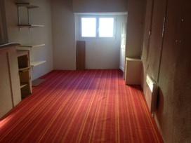 Local Commercial
        
        - 140 m²
