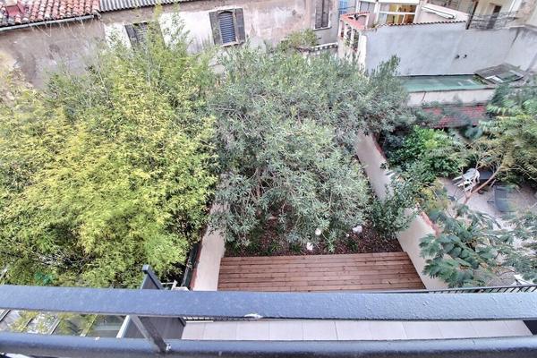 MARSEILLE 6- SECTEUR LODI - T1 RENOVE TRAVERSANT COMTEMPORAIN - AU CALME - LUMINEUX - DERNIER ETAGE -