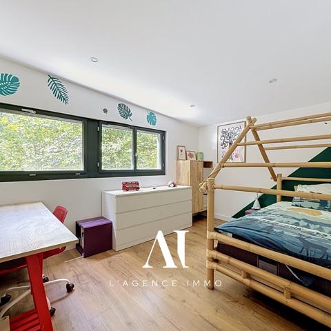 Maison De 172 m2 Avec Vue Montagne, Yourte De 50 M² Et Terrain De 1 674 M²