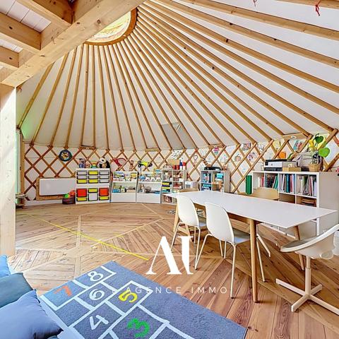 Maison De 172 m2 Avec Vue Montagne, Yourte De 50 M² Et Terrain De 1 674 M²