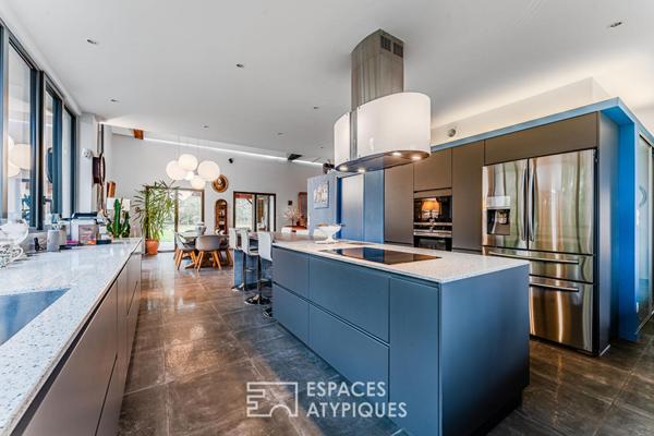 Maison entre architecture de verre et pinède