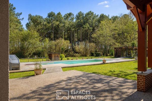 Maison entre architecture de verre et pinède