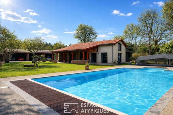 Maison entre architecture de verre et pinède