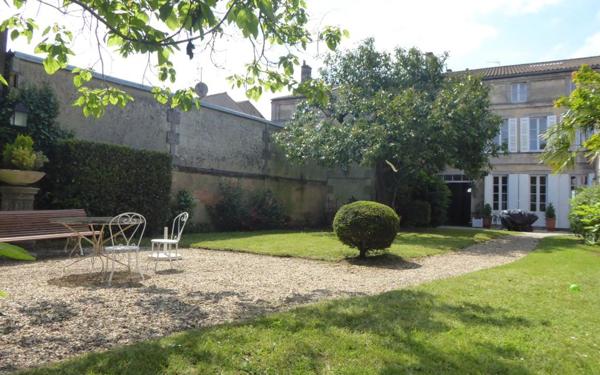 Maison à vendre    8 pièces • 216 m2 Tonnay-Charente