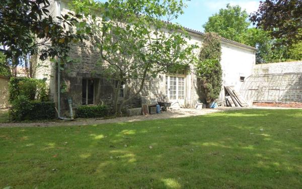 Maison à vendre    8 pièces • 216 m2 Tonnay-Charente