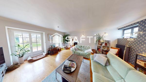 Ambiance chaleureuse dans cette maison familial, dans un secteur calme et recherché à 5 minutes du centre ville ,à decouvrir sans tarder!