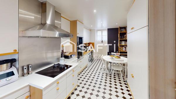 Ambiance chaleureuse dans cette maison familial, dans un secteur calme et recherché à 5 minutes du centre ville ,à decouvrir sans tarder!