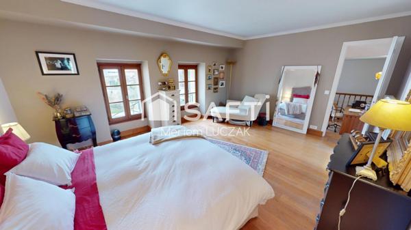 Ambiance chaleureuse dans cette maison familial, dans un secteur calme et recherché à 5 minutes du centre ville ,à decouvrir sans tarder!