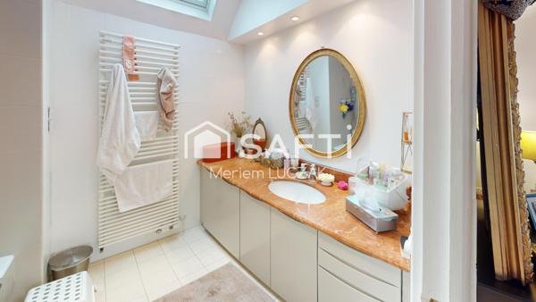 Ambiance chaleureuse dans cette maison familial, dans un secteur calme et recherché à 5 minutes du centre ville ,à decouvrir sans tarder!