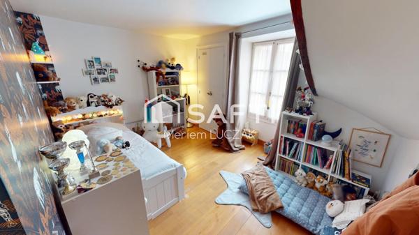 Ambiance chaleureuse dans cette maison familial, dans un secteur calme et recherché à 5 minutes du centre ville ,à decouvrir sans tarder!