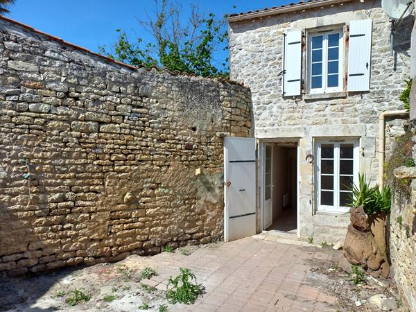 Maison de charme en pierres - Centre-ville, à 4 km des plages