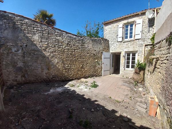Maison de charme en pierres - Centre-ville, à 4 km des plages