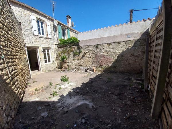Maison de charme en pierres - Centre-ville, à 4 km des plages