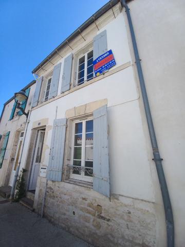 Maison de charme en pierres - Centre-ville, à 4 km des plages
