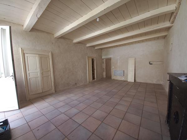 Maison de charme en pierres - Centre-ville, à 4 km des plages