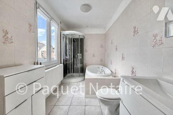 Maison de Ville type saint quentinoise, proche secteur de Neuville
Comprenant, entrée, double ...