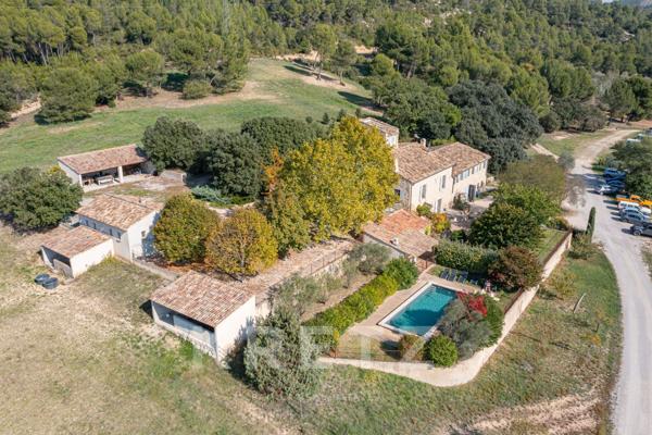 Ancienne Ferme entièrement rénovée de 700 m²  à Gréoux-les-Bains