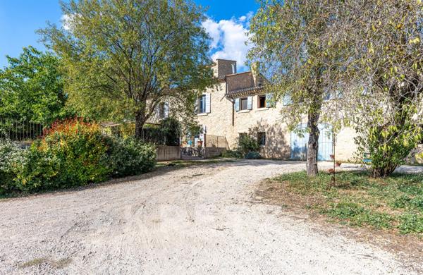 Ancienne Ferme entièrement rénovée de 700 m²  à Gréoux-les-Bains
