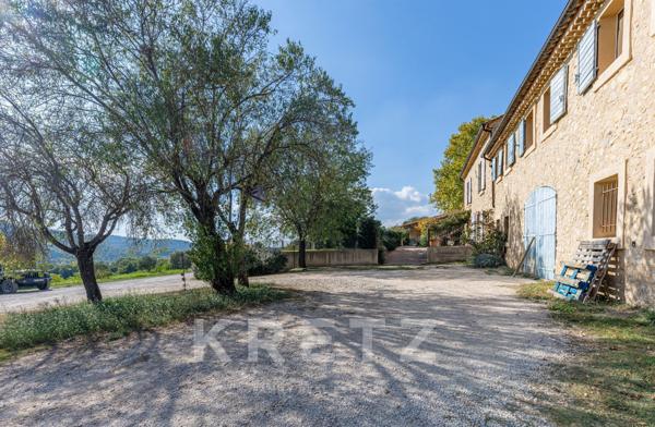 Ancienne Ferme entièrement rénovée de 700 m²  à Gréoux-les-Bains
