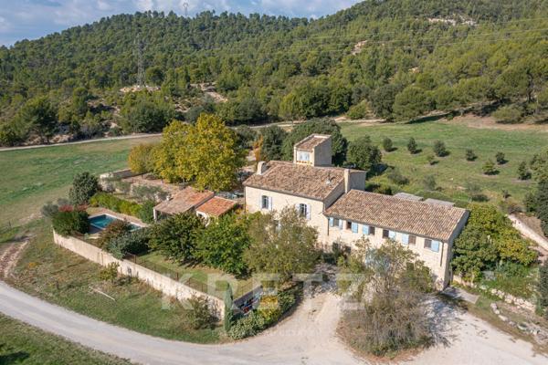 Ancienne Ferme entièrement rénovée de 700 m²  à Gréoux-les-Bains