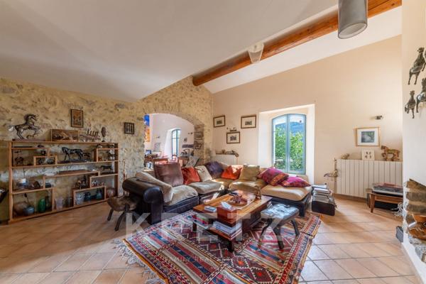 Ancienne Ferme entièrement rénovée de 700 m²  à Gréoux-les-Bains