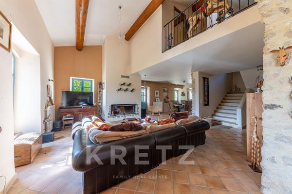 Ancienne Ferme entièrement rénovée de 700 m²  à Gréoux-les-Bains