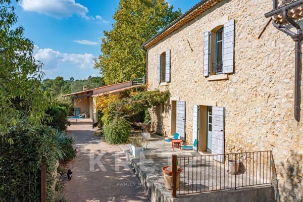 Ancienne Ferme entièrement rénovée de 700 m²  à Gréoux-les-Bains