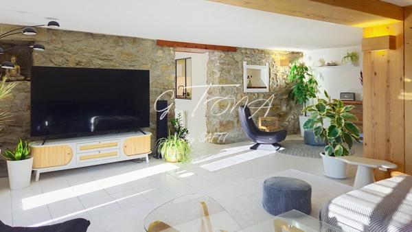 Un cadre sublime, un charme fou, une rénovation haut de gamme : le coup de cœur assuré.