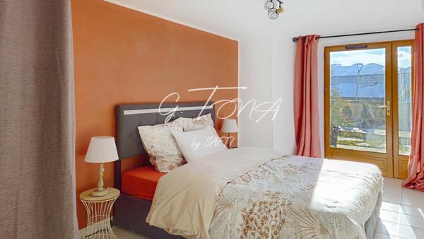 Un cadre sublime, un charme fou, une rénovation haut de gamme : le coup de cœur assuré.