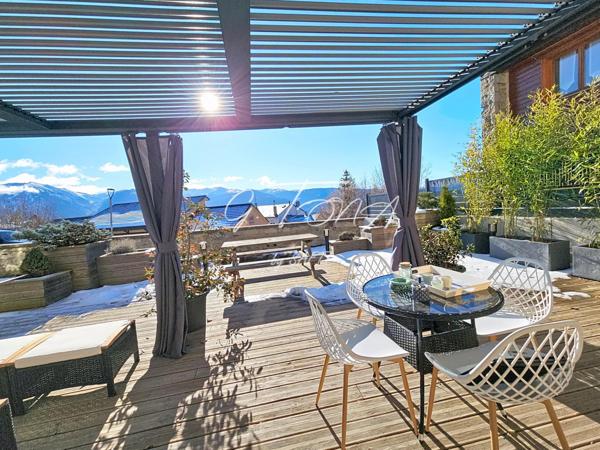 Un cadre sublime, un charme fou, une rénovation haut de gamme : le coup de cœur assuré.