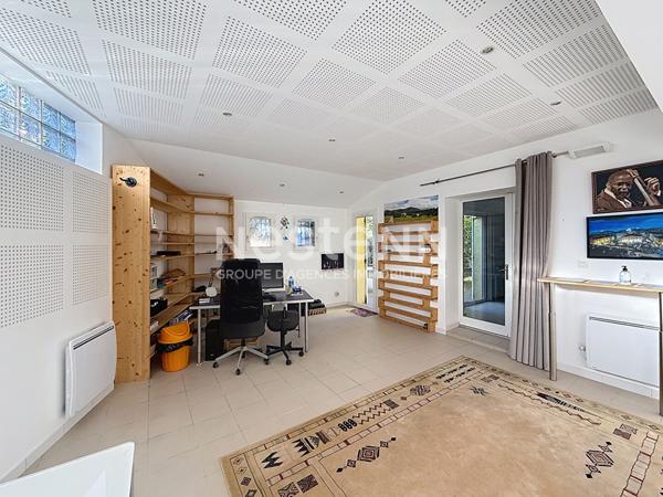 Maison individuelle de 7 Pièces avec 5 chambres Piscine Proche Centre Ville - 69500 BRON