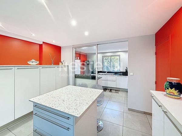 Maison individuelle de 7 Pièces avec 5 chambres Piscine Proche Centre Ville - 69500 BRON