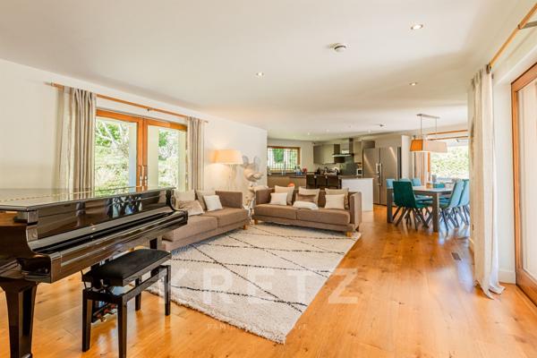 MOUGINS DOMAINE SECURISE : VILLA FAMILIALE 7 CHAMBRES