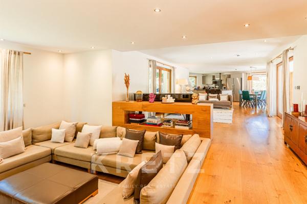 MOUGINS DOMAINE SECURISE : VILLA FAMILIALE 7 CHAMBRES