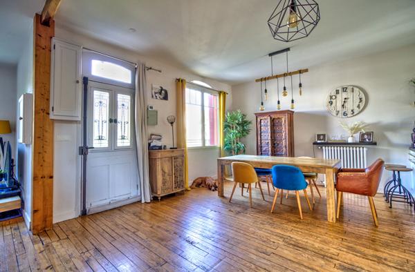 Maison de charme avec 5 chambres, jardin et garage proche passerelle au vieux Passage.