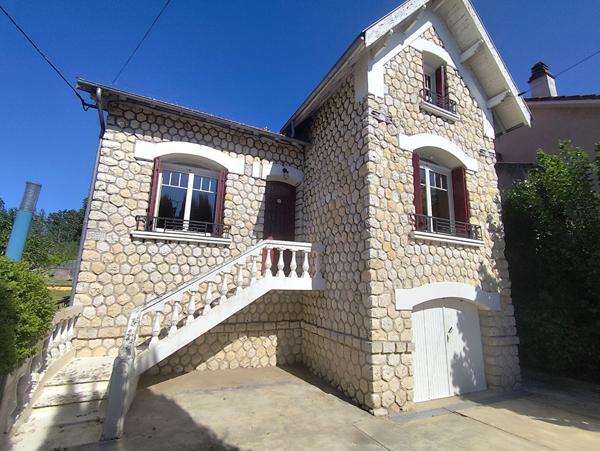 Maison de charme avec 5 chambres, jardin et garage proche passerelle au vieux Passage.