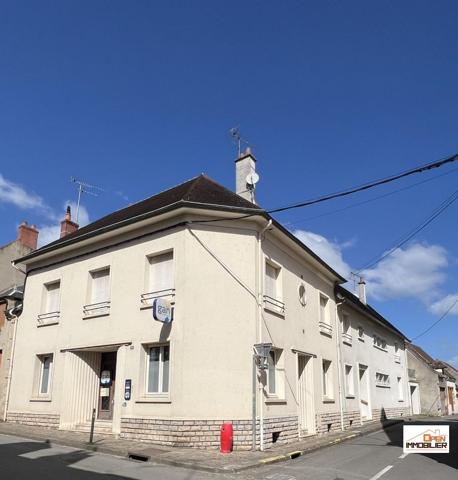 Ensemble immobilier de deux maisons de ville avec commerce !