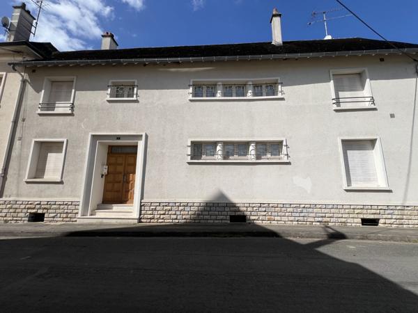 Ensemble immobilier de deux maisons de ville avec commerce !
